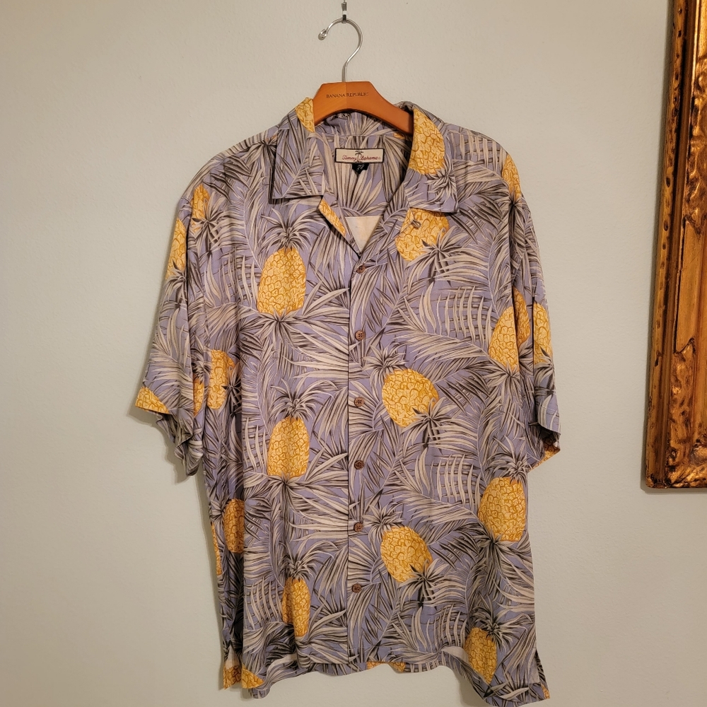 Tommy Bahama 100% silk shirt size Medium